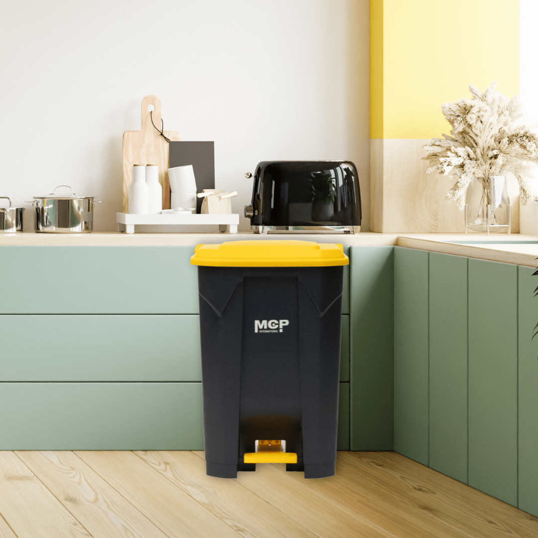 Contenedor de Basura Gris con Tapa Amarilla y Pedal 80 litros. - MCP Rubber Division