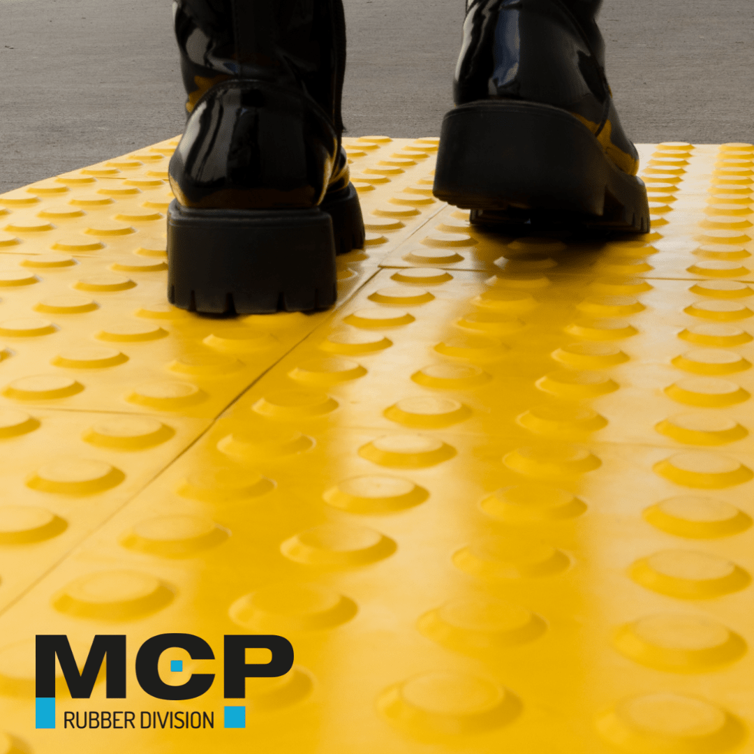 Palmeta Podo Táctil Estoperol Amarillo 30cm x 30cm 3,5mm - MCP Rubber Division