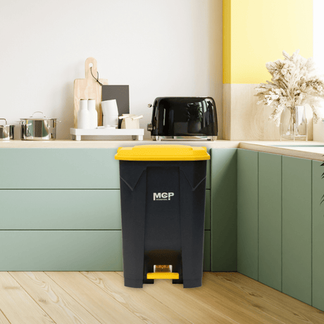 Contenedor de Basura Gris con Tapa Amarilla y Pedal 80 litros. - MCP Rubber Division