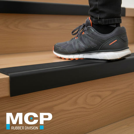 Nariz de Grada de Caucho Estriada 50 × 25 cm - MCP Rubber Division