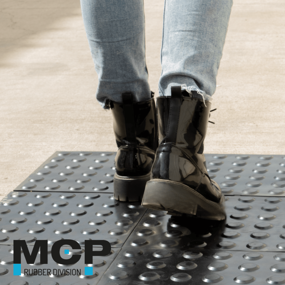 Palmeta Podotáctil Estoperol Negro 30cm x 30cm x 3,5mm - MCP Rubber Division