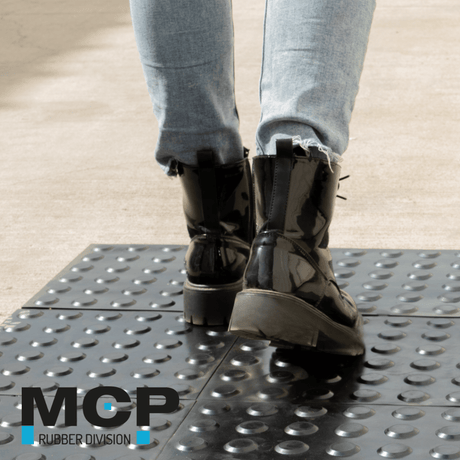 Palmeta Podotáctil Estoperol Negro 30cm x 30cm x 3,5mm - MCP Rubber Division