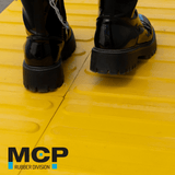 Palmeta Podotáctil Estriada Amarillo 30cm x 30cm x 3,5mm - MCP Rubber Division