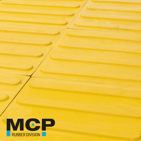 Palmeta Podotáctil Estriada Amarillo 30cm x 30cm x 3,5mm - MCP Rubber Division